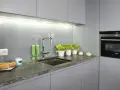 Co zamiast płytek w kuchni? Inspiracje, zdjęcia i alternatywy