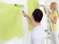 Moczyć wałek przed malowaniem? Sprawdź, jak zrobić to dobrze!