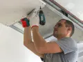 Jak szpachlować płyty g-k: Poradnik krok po kroku dla idealnych ścian