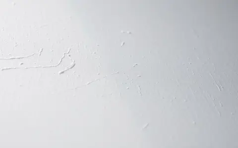 Jak usunąć smugi po malowaniu? Praktyczny poradnik krok po kroku
