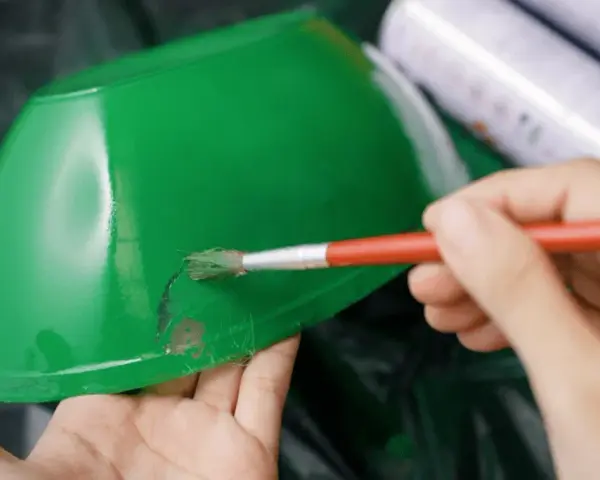 Jaką farbę do plastiku wybrać? Poradnik i instrukcja malowania
