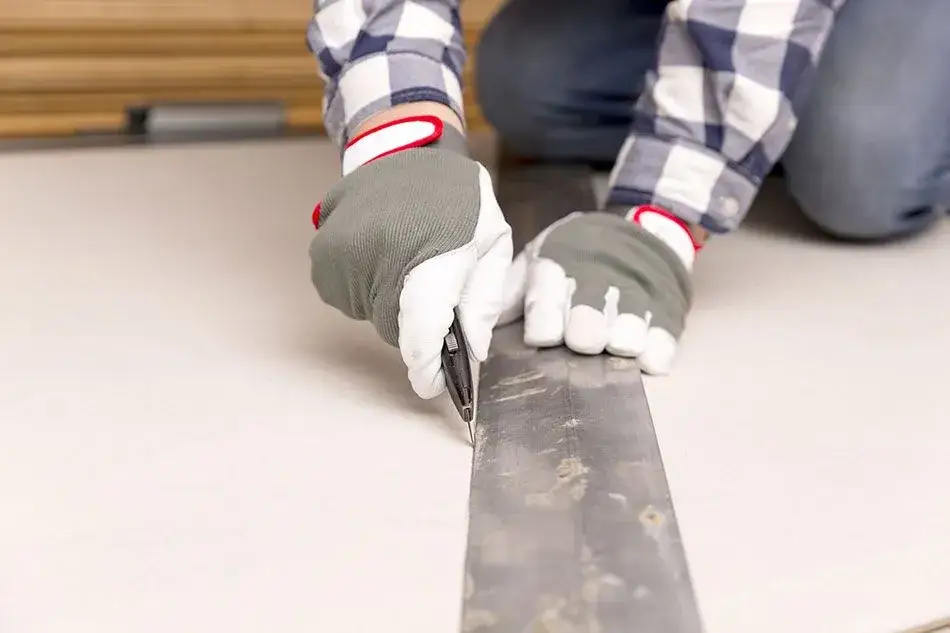 Zdjęcie Jak ciąć karton gips? Narzędzia i techniki dla perfekcyjnych krawędzi